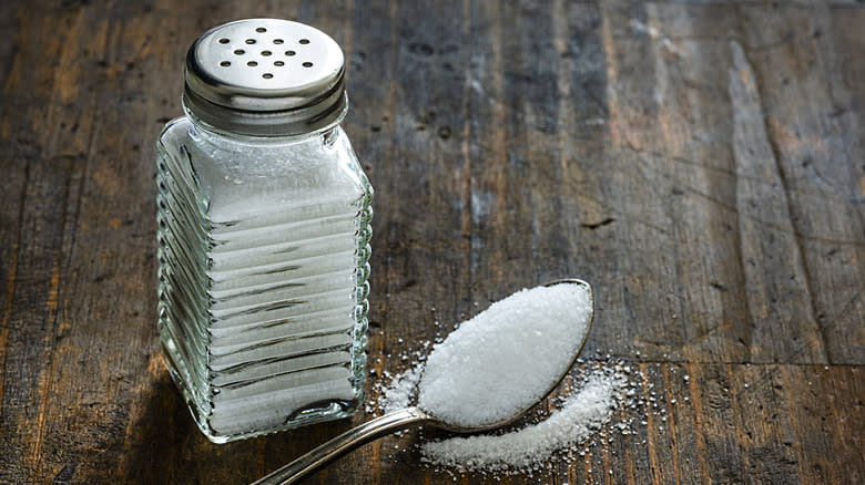 mason jar salt and pepper