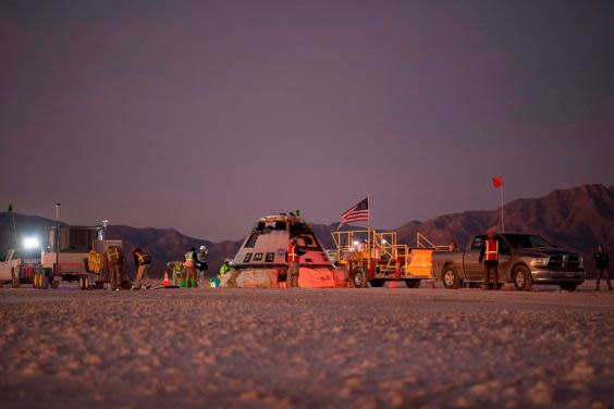 Boeing, NASA, and US Army personnel work around the Boeing CST-100 Starliner spacecraft shortly after it landed in White Sands, New Mexico, on 22 December, 2019. (NASA/AFP via Getty Images)
