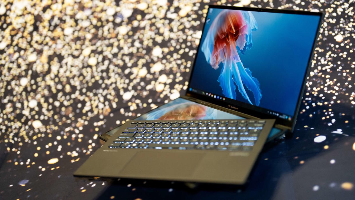  Asus ZenBook Duo OLED gaming laptop. 
