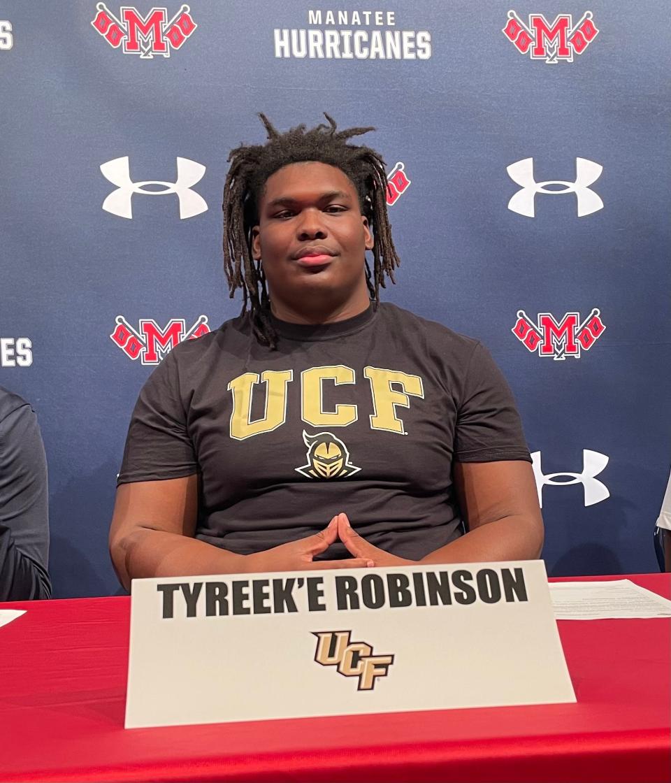 Manatee High School senior Tyreek’e Robinson signed his college letter of intent on Wednesday to play football at Central Florida. The star defensive tackle also considered Miami and Louisville.
