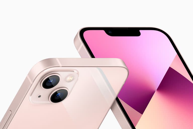 El nuevo iPhone 13 tiene la doble cámara trasera en una disposición en diagonal