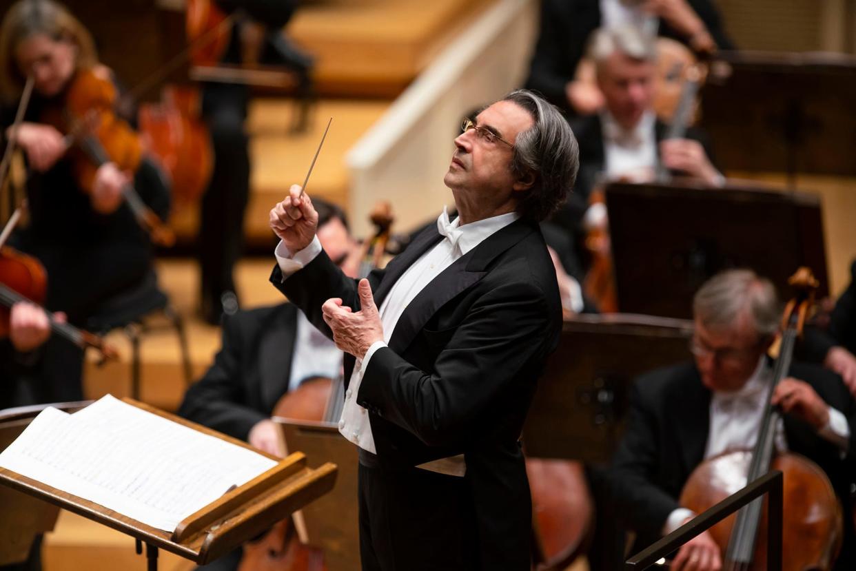 Riccardo Muti, who will be leaving the Chicago Symphony Orchestra after 13 seasons in 2023, will bring the ensemble to the Sarasota Concert Association Great Performers Series.