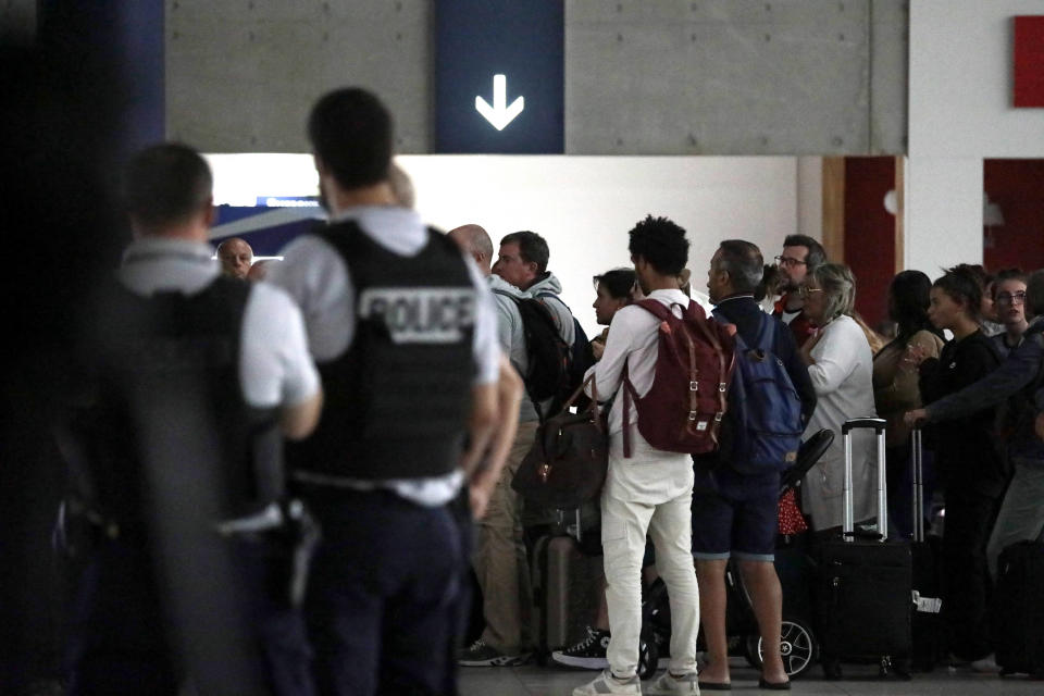 À l’arrivée des premiers évacués français à l’aéroport de Roissy Charles de Gaulle, le 2 août.