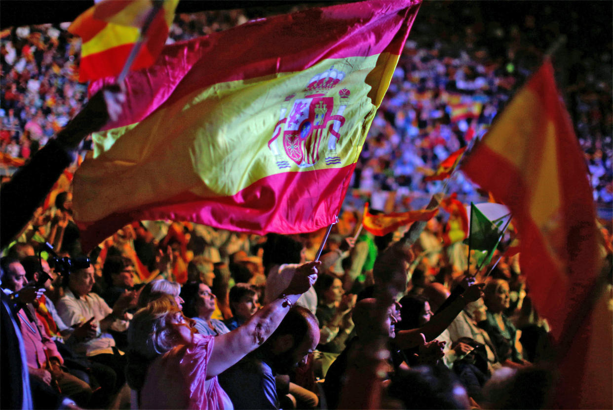 In Spanien konnte die rechtsextreme Partei Vox erstmals in ein regionales Parlament einziehen. (Bild: AP Photo)