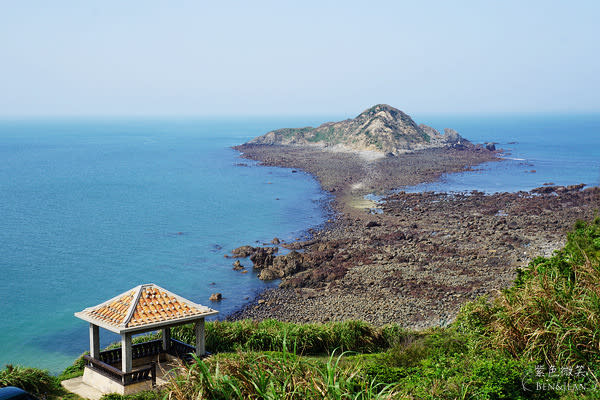 馬祖旅遊: 低碳漫遊-離島中的離島-東莒島-從白天美到黑夜，沙灘挖花蛤，最難忘藍眼淚