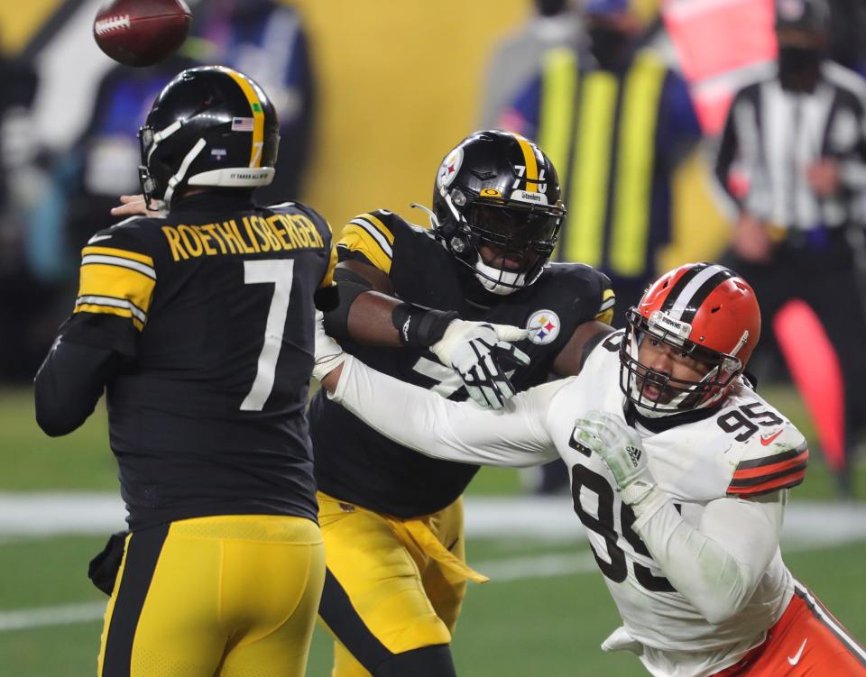 Cleveland Browns defensive end Myles Garrett (95) gets around Pittsburgh Steelers offensive tackle Chukwuma Okorafor (76) as Steelers quarterback Ben Roethlisberger (7) throws a pass during an NFL wild-card playoff game on Jan. 10, 2021, in Pittsburgh.