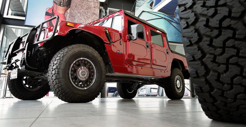 SCHAUMBURG, IL - MAY 15:  A new Hummer H1 lies on display in the showroom at Woodfield Hummer May 15, 2006 in Schaumburg, Illinois. According to reports, General Motors is ending the production of the H1 after this 2006-year model.  (Photo by Tim Boyle/Getty Images)