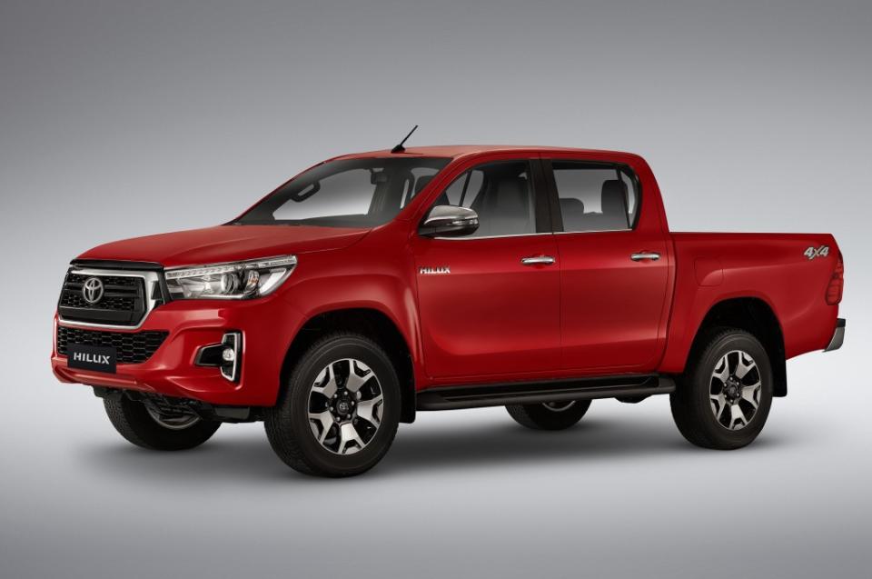 140-toyota-hilux-2-8-d4-d