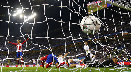 Football Soccer - Real Madrid v Atletico Madrid - UEFA Champions League Final - San Siro Stadium, Milan, Italy - 28/5/16 Atletico Madrid's Yannick Carrasco scores the first goal against Real Madrid. REUTERS/Kai Pfaffenbach