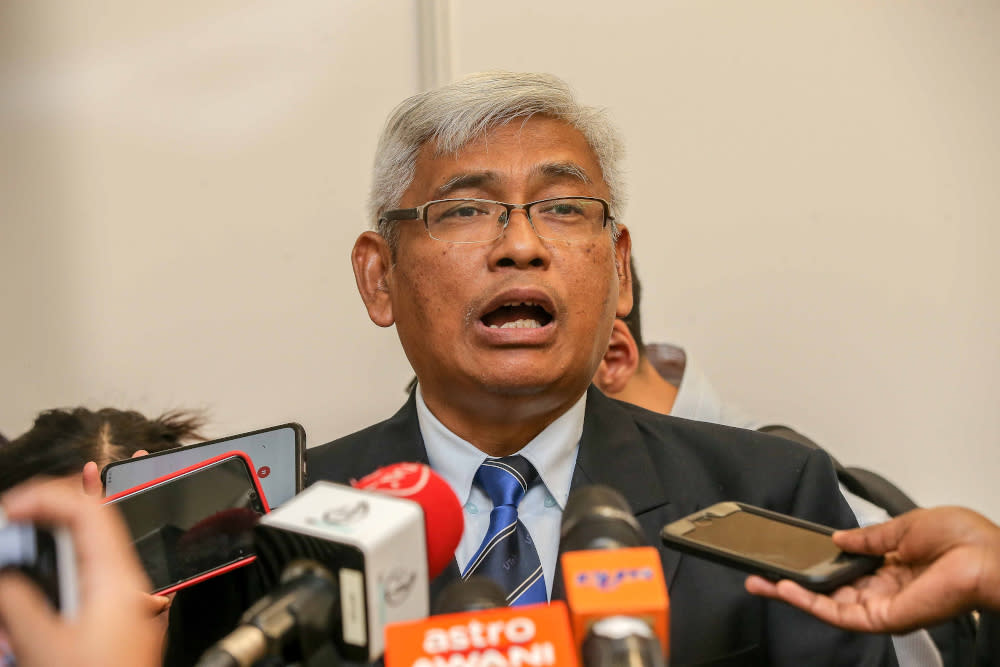 Perak state executive councillor Abdul Aziz Bari speaks to press at the sidelines of the Perak International Expo 2019 at Stadium Indera Mulia in Ipoh November 14, 2019. — Picture by Farhan Najib