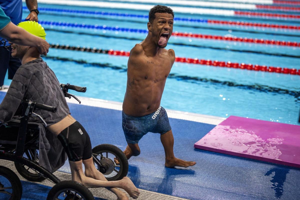 Baanwielrenner Caroline Groot wint eerste goud op Paralympische Spelen, Chinese atleten winnen nog vier keer goud