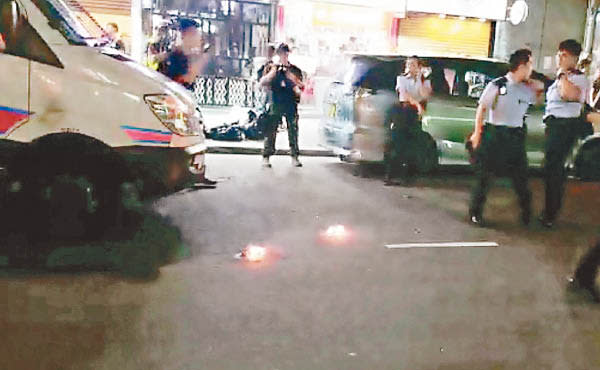 昨晚至少兩次有警車被掟汽油彈。（電視畫面）