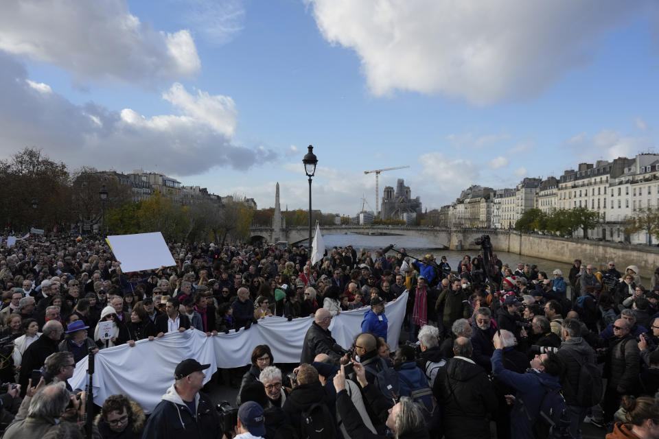 People take part to a silent march for peace between Israelis and Palestinians, in Paris, Sunday, Nov. 19, 2023. Hundreds of French performers from different cultural and religious backgrounds called for a silent march Sunday in central Paris to call for peace between Israelis and Palestinians and unity among French people. (AP Photo/Thibault Camus)