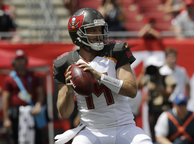 Buccaneers, Ryan Fitzpatrick still rolling in win over Eagles