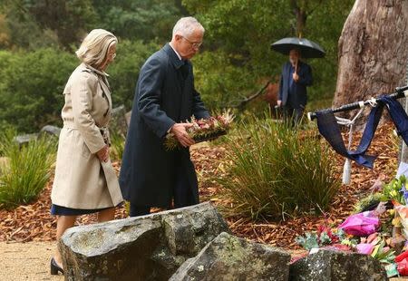 Australian Prime Minister Malcolm Turnbull and Lucy Turnbull lay a wreath during the 20th anniversary commemoration service of the Port Arthur massacre, in Port Arthur, Australia April 28, 2016. AAP/Robert Cianflone/via REUTERS