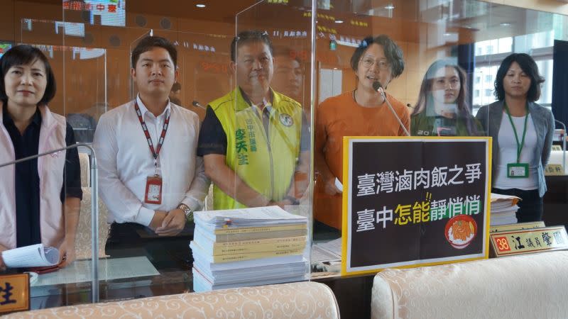 ▲議員江肇國表示，台中才是「滷肉飯之王」，要求中市府邀請南部縣市首長來品嘗，並正式參戰。(圖／柳榮俊攝2020.10.21)