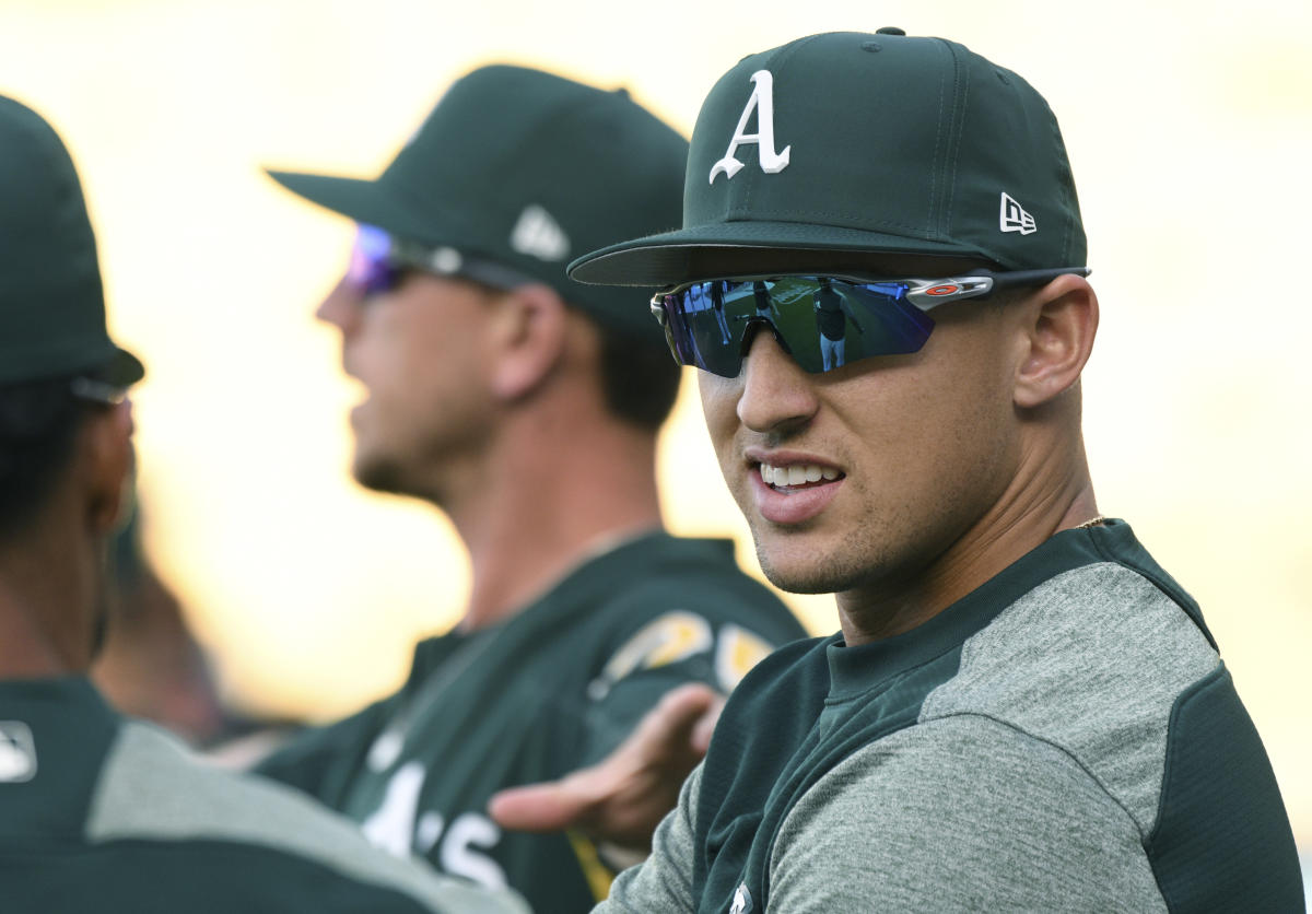 Klay's brother Trayce Thompson makes A's debut
