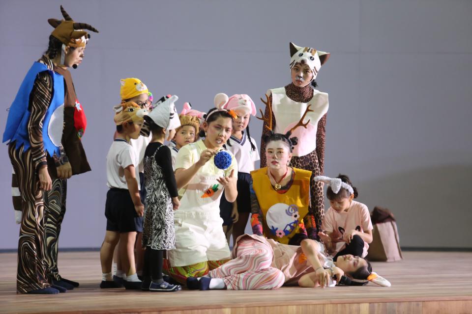 慈科大兒童劇《精靈救生靈》，暌違三年出演，獲大馬觀眾肯定。（圖：慈濟科技大學提供）