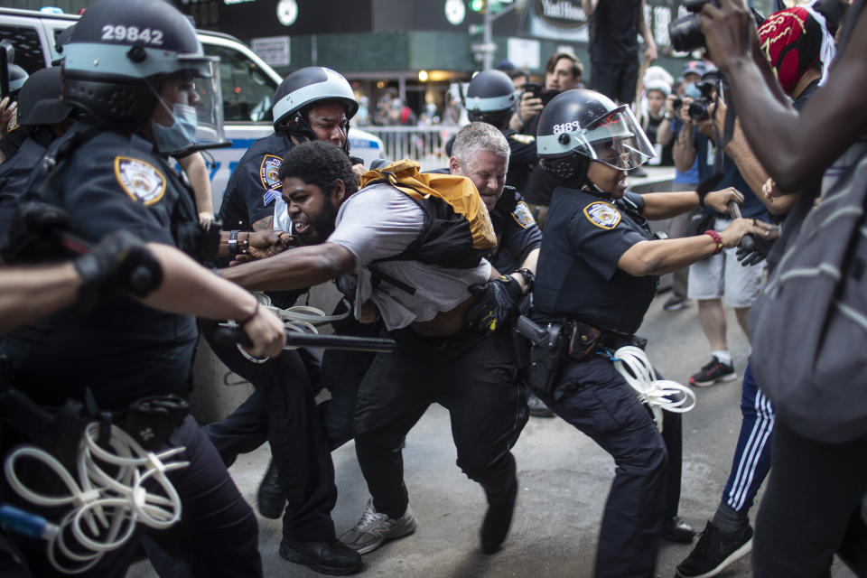 Image: NYPD protest (Wong Maye-E / AP)