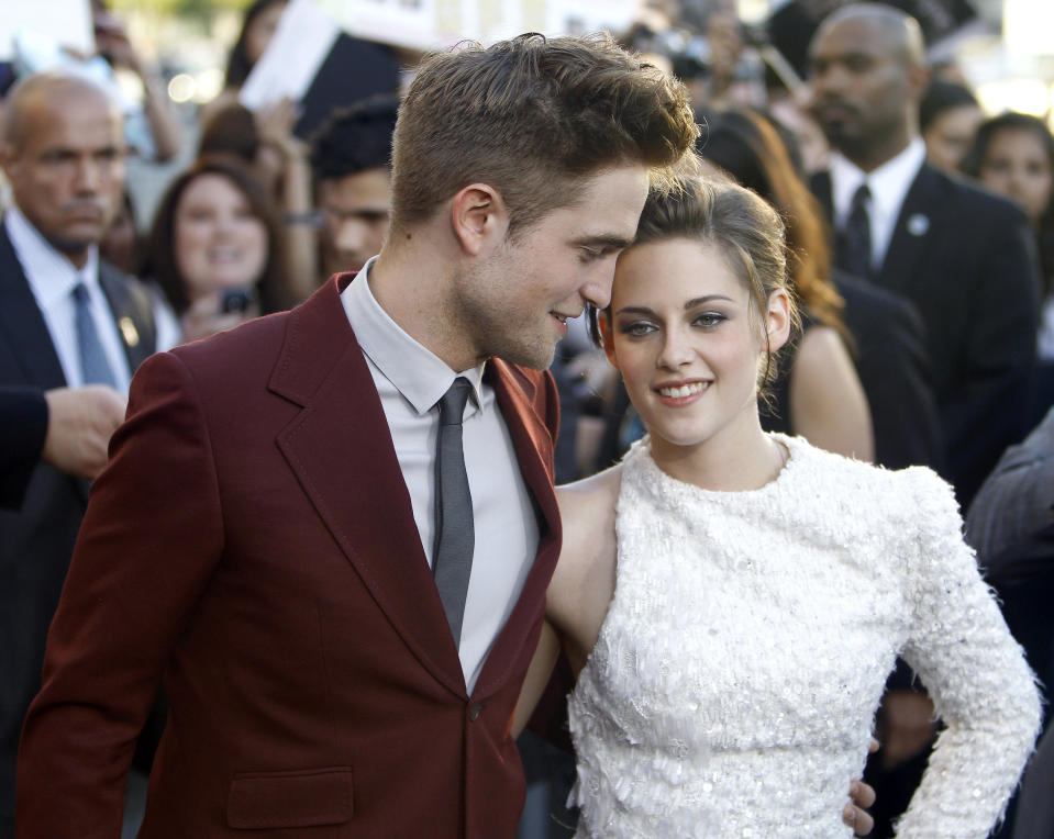 Cast members Robert Pattinson (L) and Kristen Stewart pose at the premiere of "The Twilight Saga: Eclipse" during the Los Angeles Film Festival at Nokia theatre at L.A. Live in Los Angeles June 24, 2010. The movie opens in the U.S. on June 24.  REUTERS/Mario Anzuoni (UNITED STATES - Tags: ENTERTAINMENT)