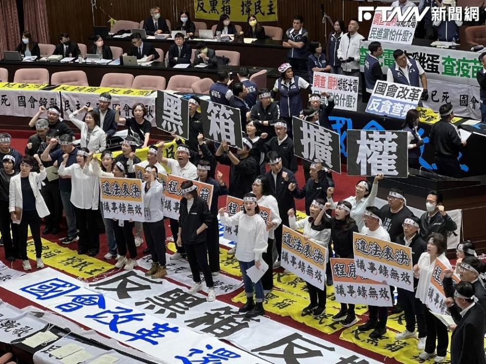 民進黨團要求韓國瑜應「可否兩方」都表決。（圖／記者劉秀敏攝）