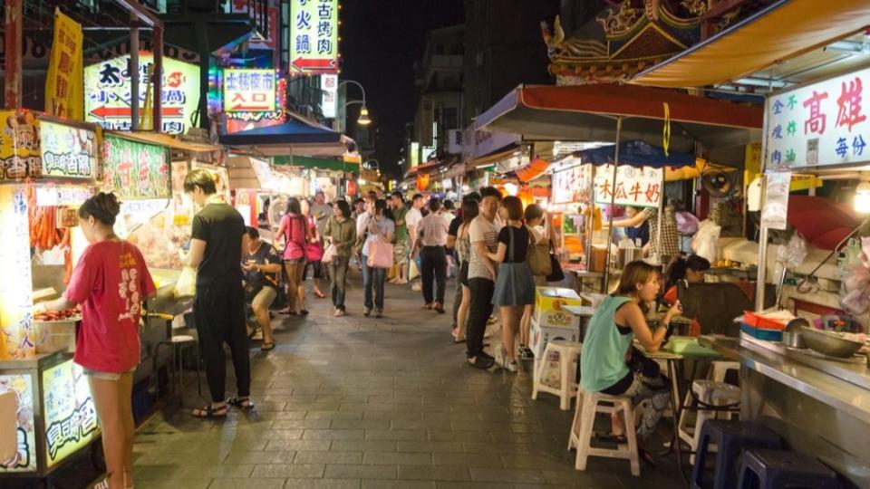 逛夜市+票選最愛美食外，還有多項抽獎與優惠活動。（圖／ 台北市市場處、臺北好市發聲、食尚玩加編輯部提供）