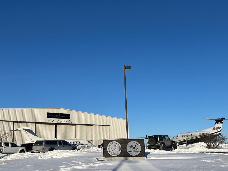 Vaerus Aviation will invest in its existing hangar and build a new one at Topeka Regional Airport following an agreement with the Metropolitan Topeka Airport Authority.