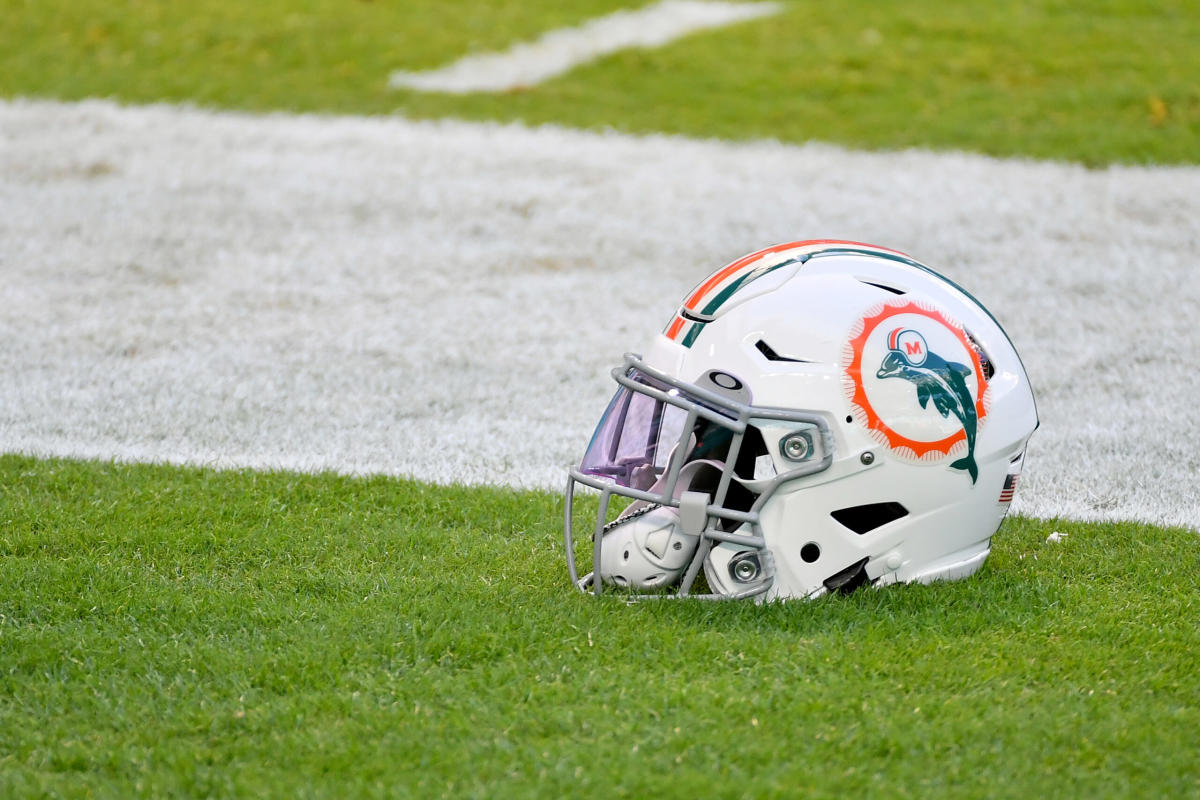 Dolphins Plan To Re-Sign LB Andrew Van Ginkel 