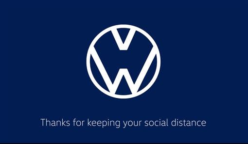 Volkswagen呼籲民眾保持安全社交距離。（圖／翻攝自Volkswage Youtube）