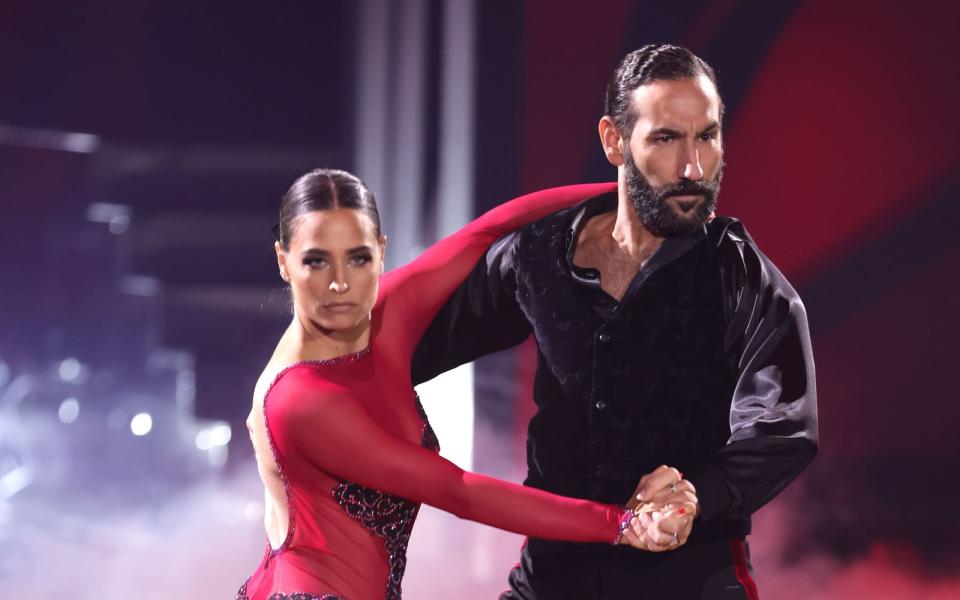 Für Amira Pocher und Profitanzpartner Massimo Sinató reichte es bei "Let's Dance" fürs Halbfinale. Sie hatten sich mehr erhofft. (Bild: 2022 Getty Images/Andreas Rentz)