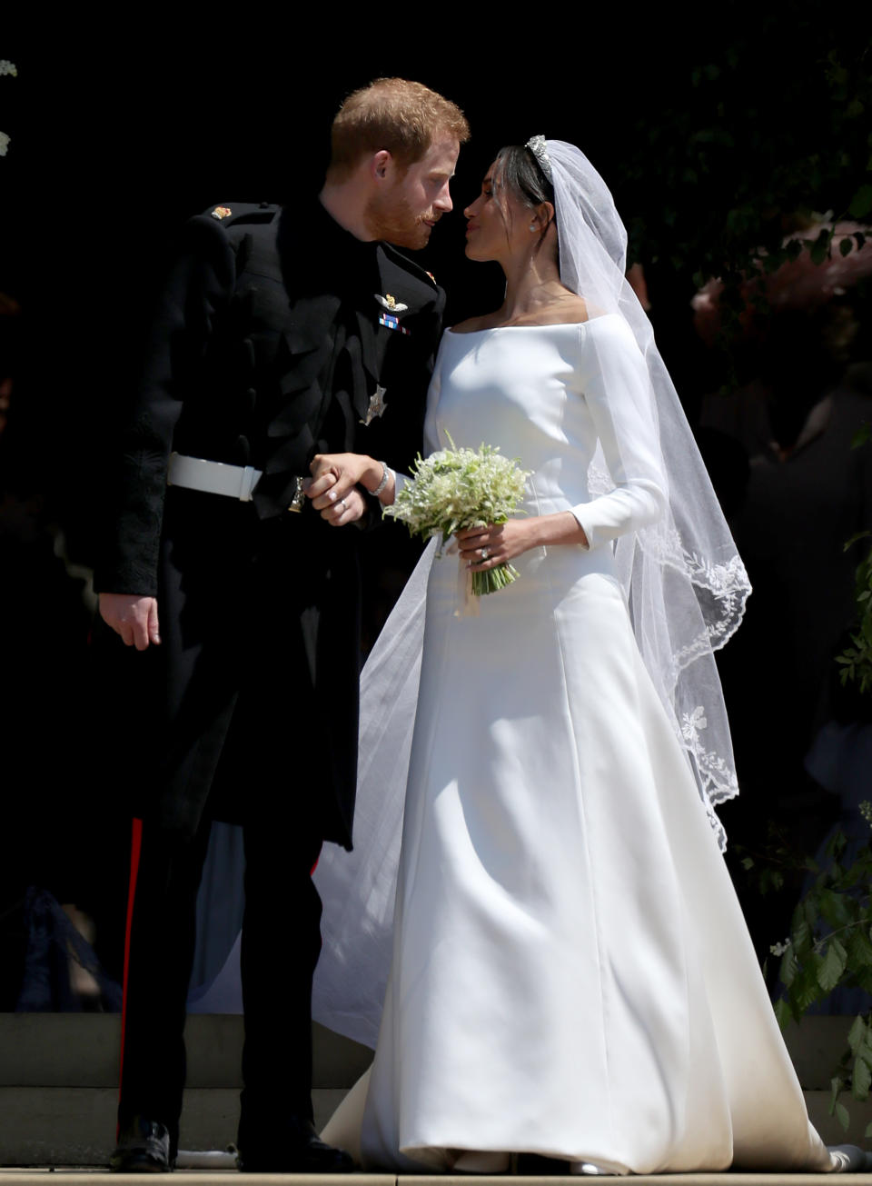 El desafío a la reina con su vestido de novia