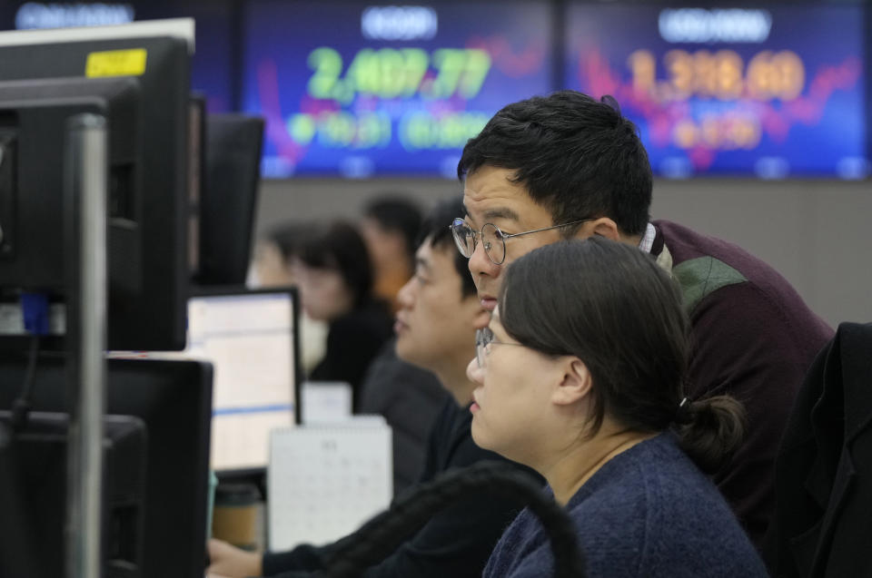 Currency traders watch monitors at the foreign exchange dealing room of the KEB Hana Bank headquarters in Seoul, South Korea, Friday, Nov. 10, 2023. Asian shares have retreated after rising bond market yields once again weighed on Wall Street. The declines ended a lull in wider swings in prices during a brief respite from market moving data releases. (AP Photo/Ahn Young-joon)