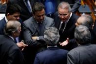 Brazil's Senate President Renan Calheiros (top R) speaks with senators during the final session of debate and voting on suspended President Dilma Rousseff's impeachment trial in Brasilia, Brazil August 26, 2016. REUTERS/Ueslei Marcelino