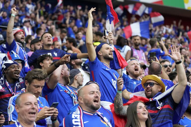 Francia está en deuda en cuanto al rendimiento, pero los hinchas acompañan al equipo