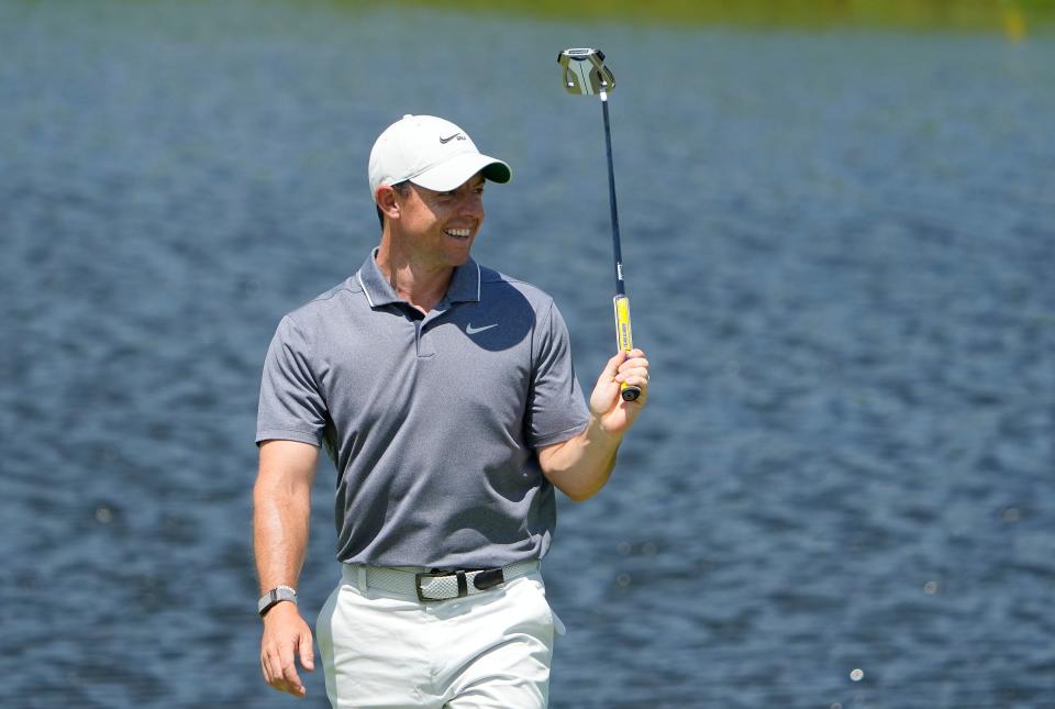 31 de mayo de 2022;  Dublín, Ohio, Estados Unidos;  Rory McIlroy hace 16 golpes durante una ronda de práctica del Torneo Memorial en Muirfield Village Golf Club en Dublin, Ohio, el 31 de mayo de 2022. 