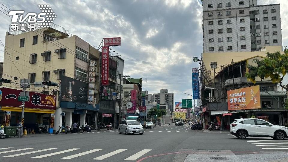 雨神南部搞快閃？專家曝解渴時機。（圖／TVBS）