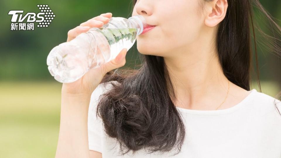 喝冰水容易寒氣過重。（示意圖／shutterstock 達志影像）