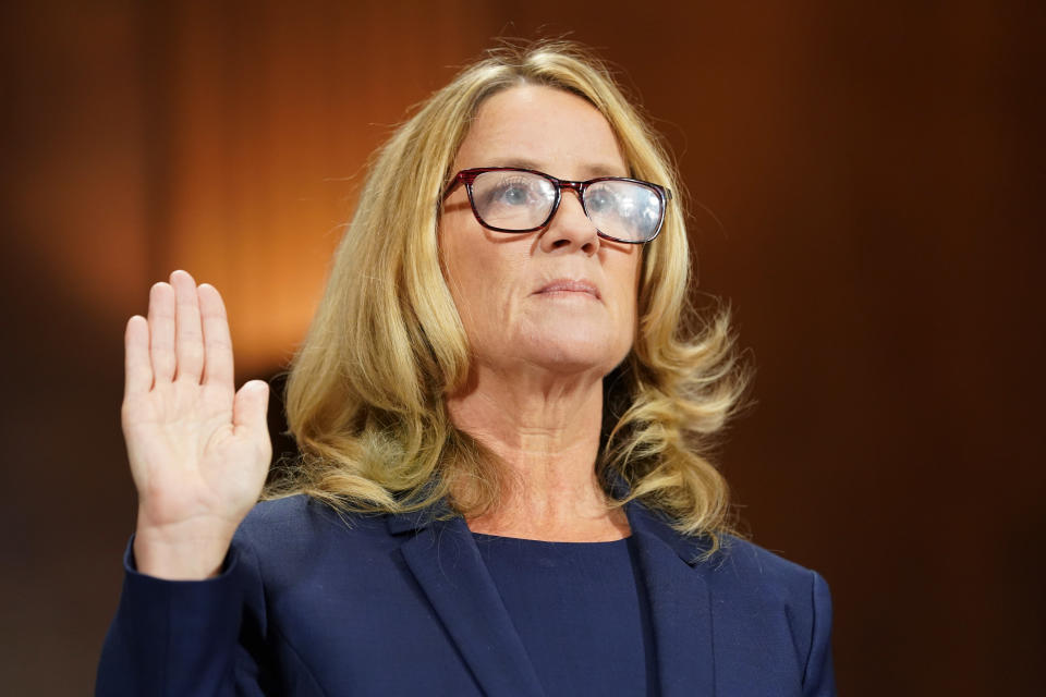 Christine Blasey Ford holding her right hand up to swear to tell the truth before testifying before Congress