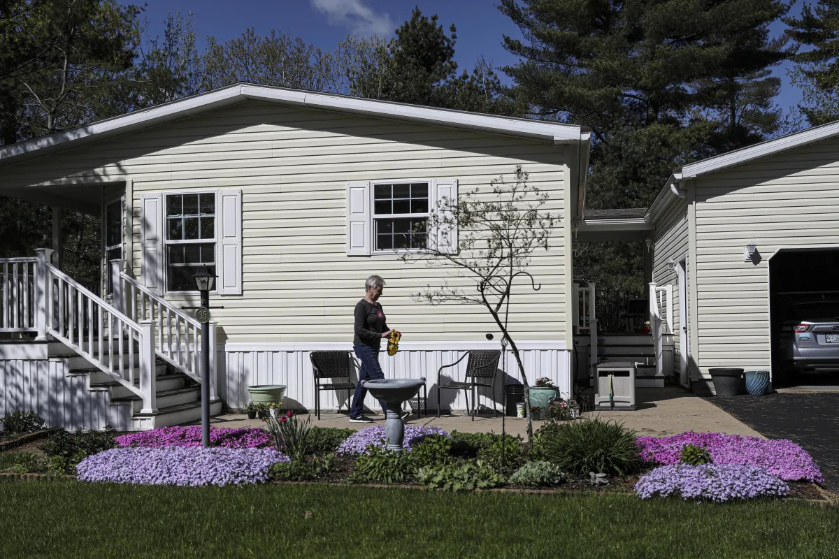 'We're all afraid': Massive rent increases hit mobile homes