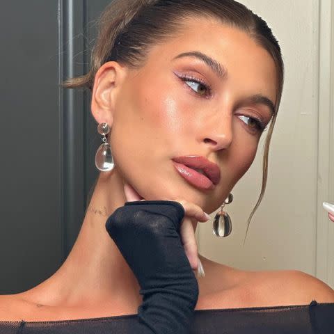 <p><a href="https://www.instagram.com/haileybieber/" data-component="link" data-source="inlineLink" data-type="externalLink" data-ordinal="1">@haileybieber</a> / instagram</p>