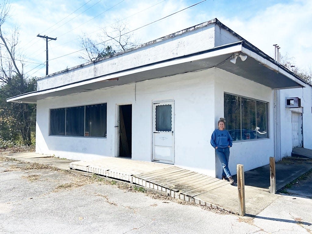 Melanie Harris, the new owner of FarmSouth at 1603 Tipton Station Road, is planning to create a marketplace to showcase and support local food growers and artisans, but it will also serve as a center for educational workshops and community events. Harris’ uncle Clyde Maples used to run a grocery store when it was first built in 1955.