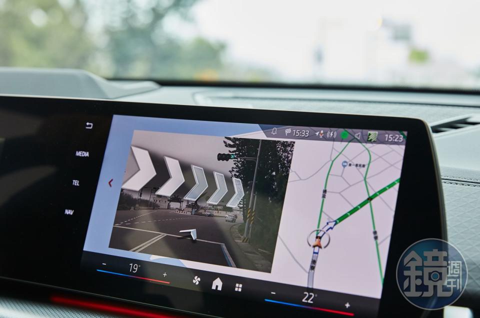 X2全車系標配AR擴增實境導航功能，在人生地不熟的澎湖特別受用。（sDrive20i）