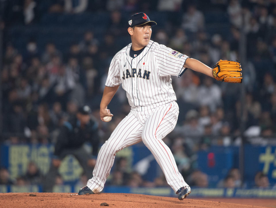 CHIBA, JAPAN - NOVEMBER 11: Shun Yamaguchi #18 of Team Japan pitching during the WBSC Premier 12 Super Round game between Japan and Australia at the Zozo Marine Stadium on November 11, 2019 in Chiba, Japan. (Photo by Gene Wang/Getty Images)