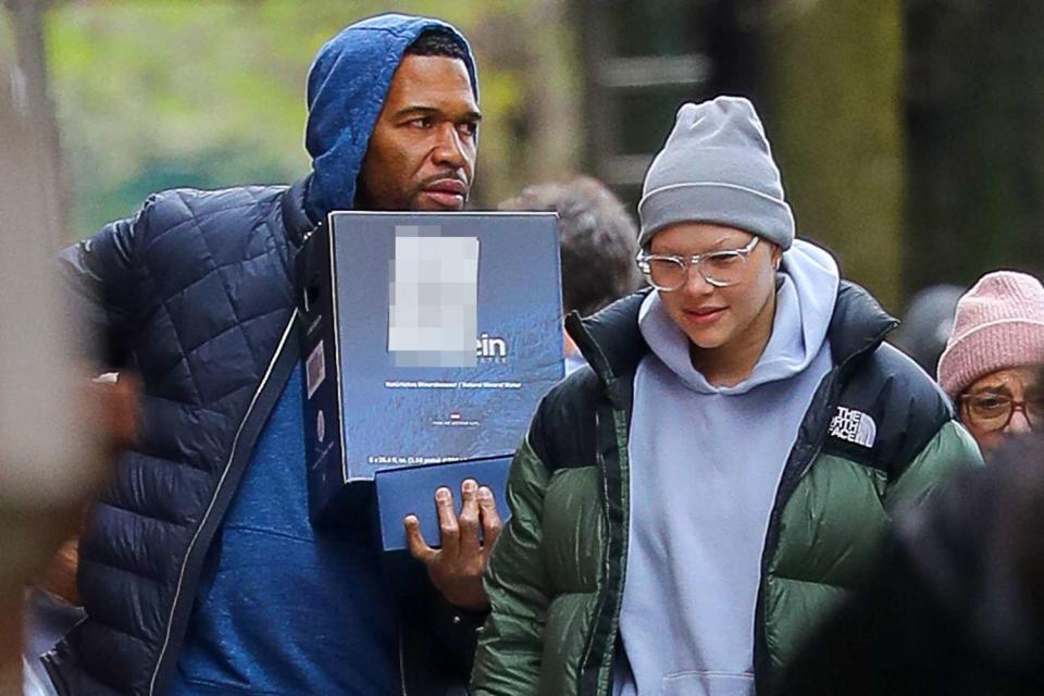 <p>The US Sun /MEGA </p> Michael Strahan and daughter Isabella