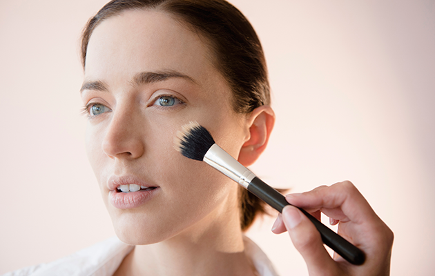 Know how to use concealer. Photo: Getty