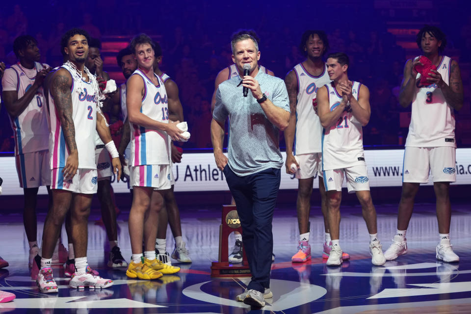 FAU coach Dusty May, center, stands with players on the NCAA college basketball team as he addresses the crowd during a Paradise Madness ceremony, Wednesday, Oct. 25, 2023, in Boca Raton, Fla. (AP Photo/Lynne Sladky)