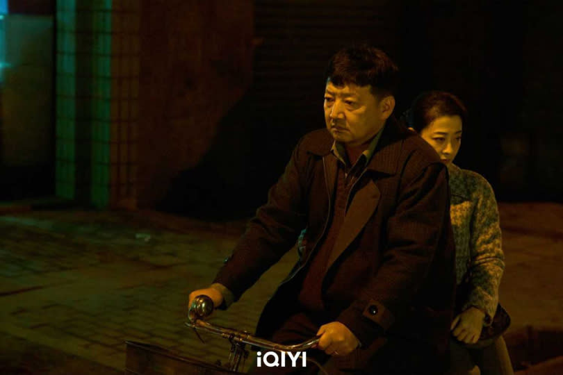 王硯輝（左）、梅婷飾演的夫妻互相藏有秘密。（圖／愛奇藝國際站提供）