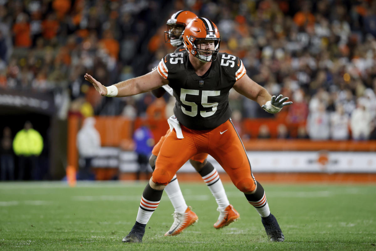 Where the Browns' Ethan Pocic ranks on Pro Football Focus' list of NFL's  best centers 