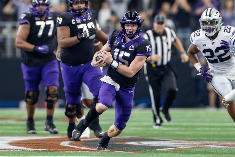 ARLINGTON, TX - DECEMBER 03: TCU Horned Frogs quarterback Max Duggan (#15) runs up field during the Big 12 Championship game between the Kansas State Wildcats and TCU Horned Frogs on December 03, 2022 at AT&T Stadium in Arlington, TX.  (Photo by Matthew Visinsky/Icon Sportswire via Getty Images)