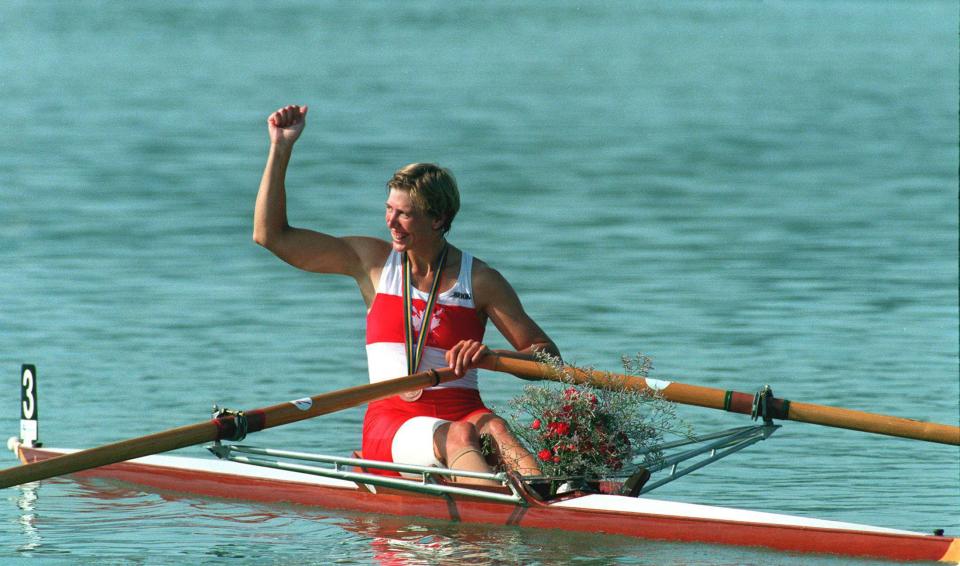 (BAR 10) BANYOLES, Aug.2--SIGNALS VICTORY--Canadian rower Silken Laumann raises her arm in gesture as she leaves the winners area with her gold medal for the Olympic women's single scull competition in Banyoles Sunday. (CP PHOTO) 1992 (stf-Ron Poling)